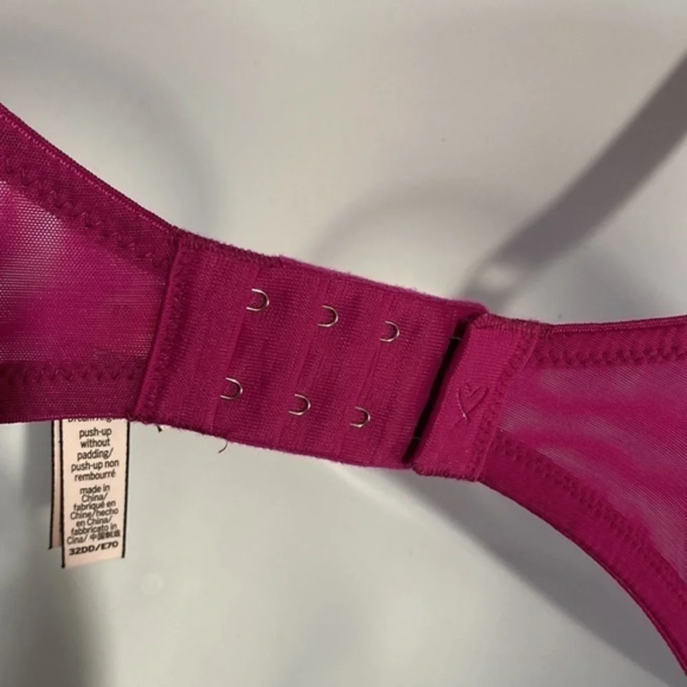 Victoria’s Secret Dream Angels Push Up Unlined Bra Size 32E (DD)‎